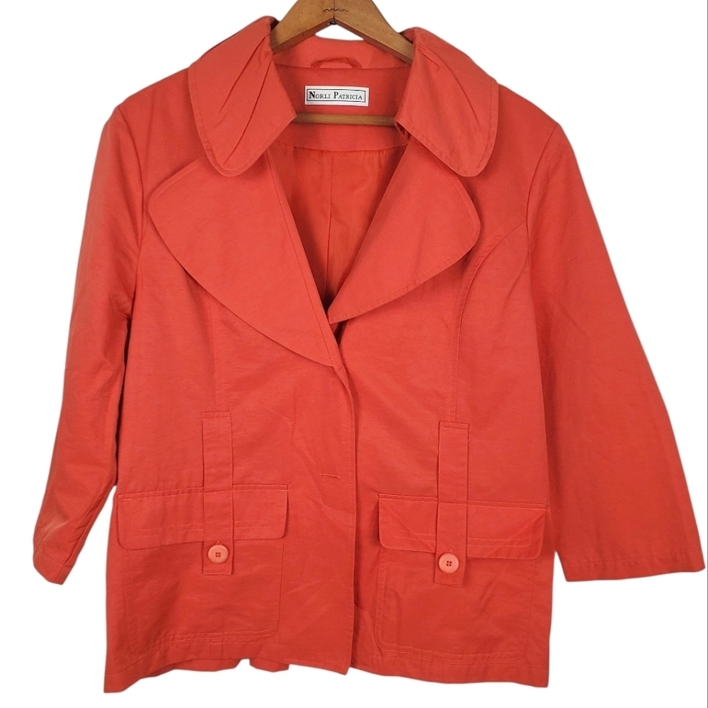 Norli Patricia Coral Blazer. Notched Lapel and Tailored Silhouette. LG. A003